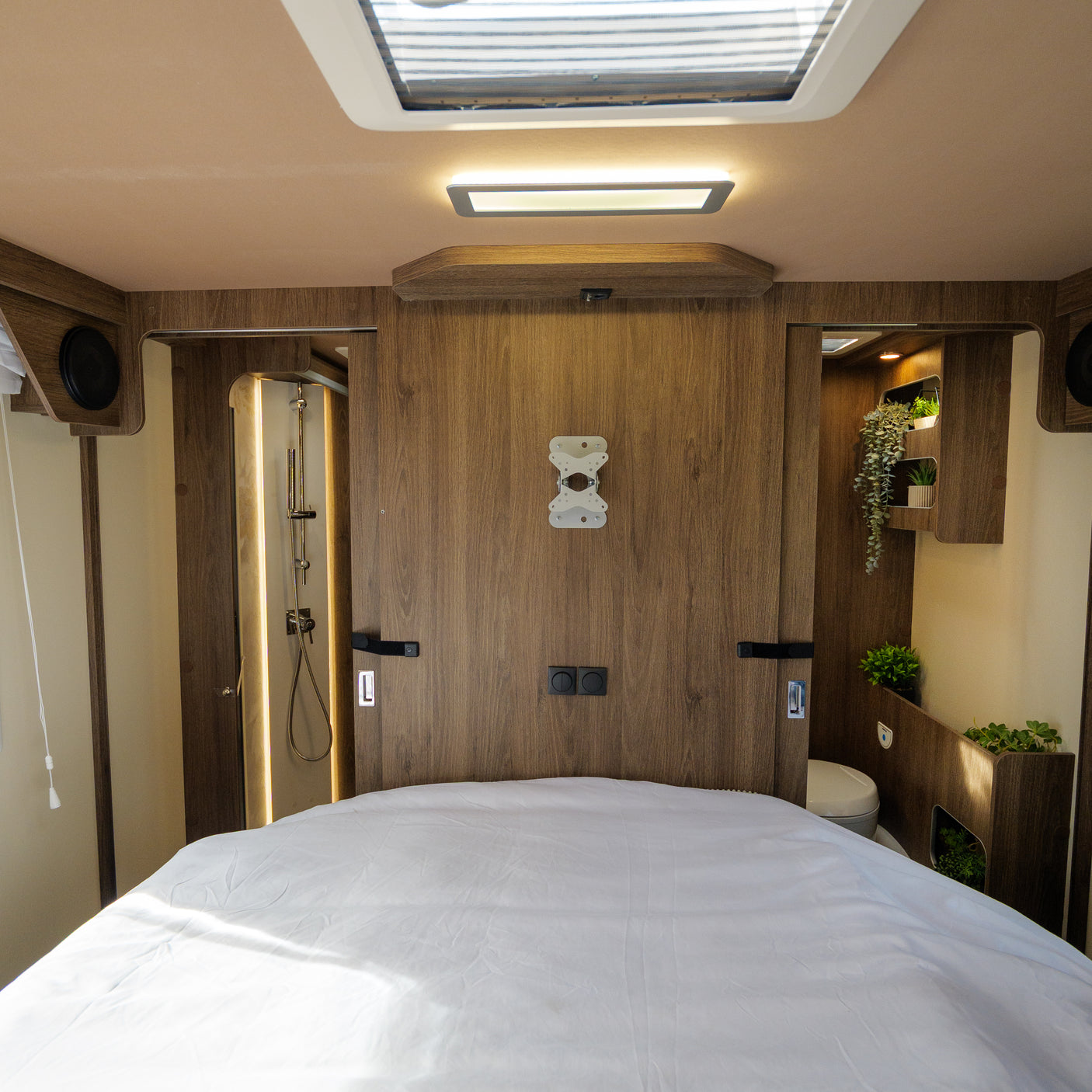 BRAND NEW: 4 berth Automatic Roller Team T-Line 740 + £10,000