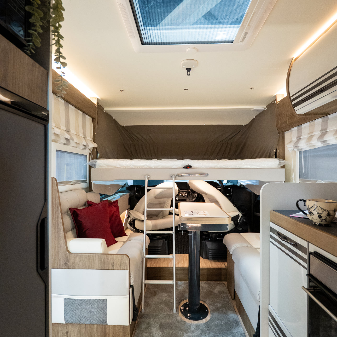 BRAND NEW: 4 berth Automatic Roller Team Pegaso 750