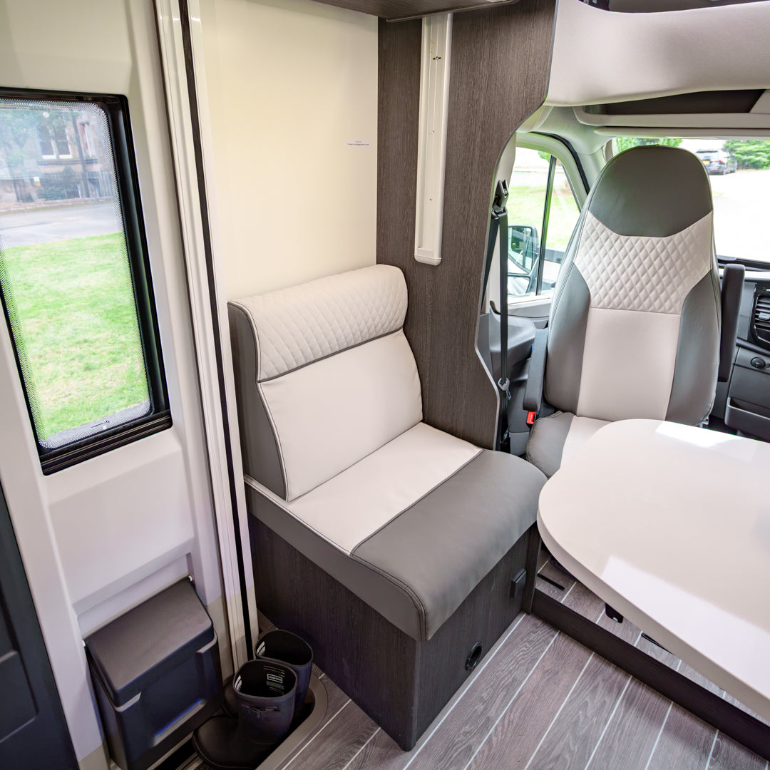 BRAND NEW 4 berth Roller Team Zefiro 685