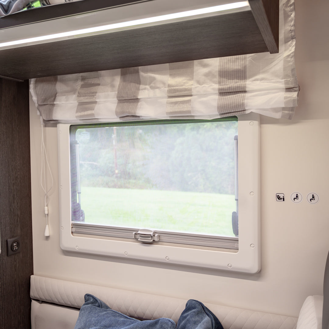 BRAND NEW 4 berth Roller Team Zefiro 685