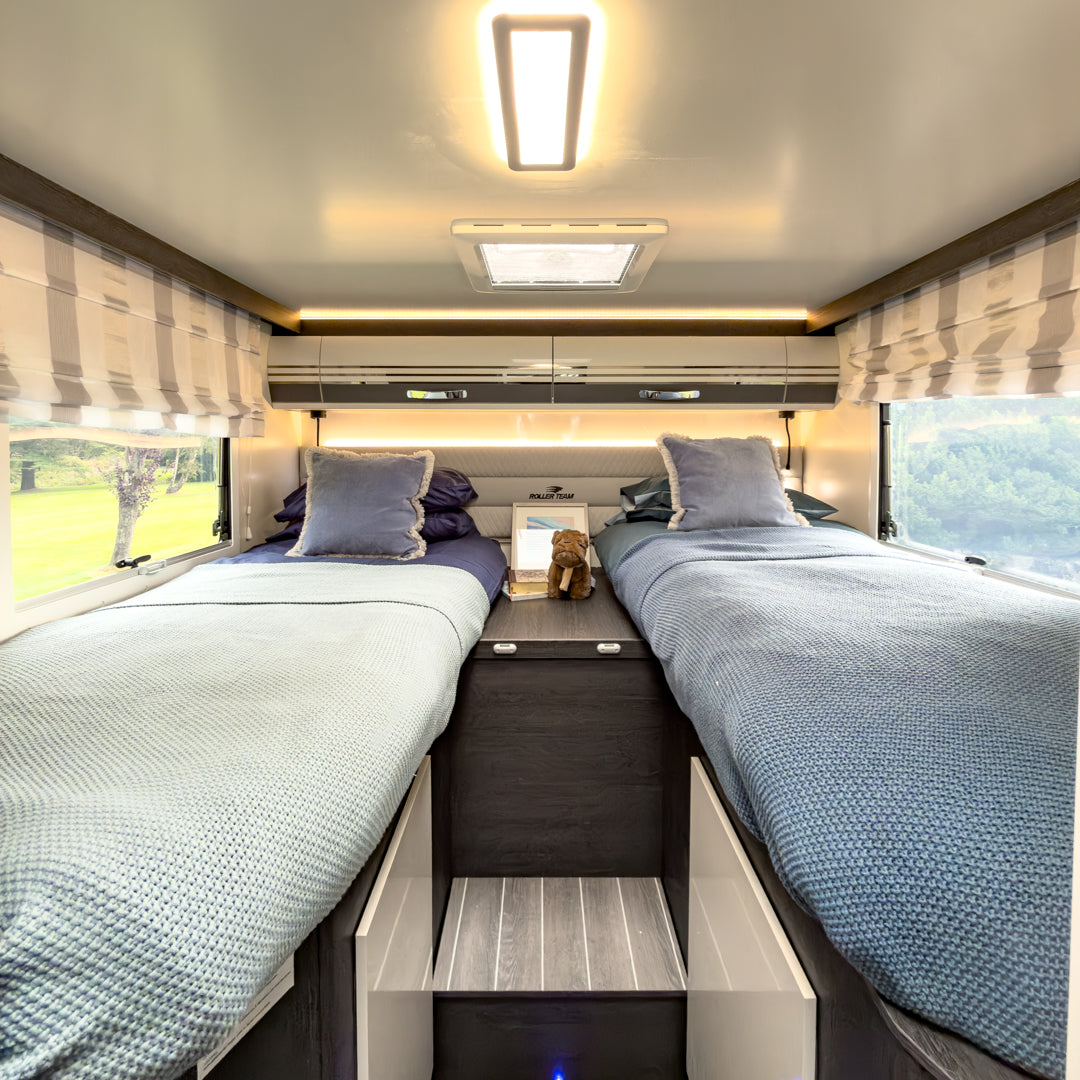 BRAND NEW 4 berth Roller Team Zefiro 685