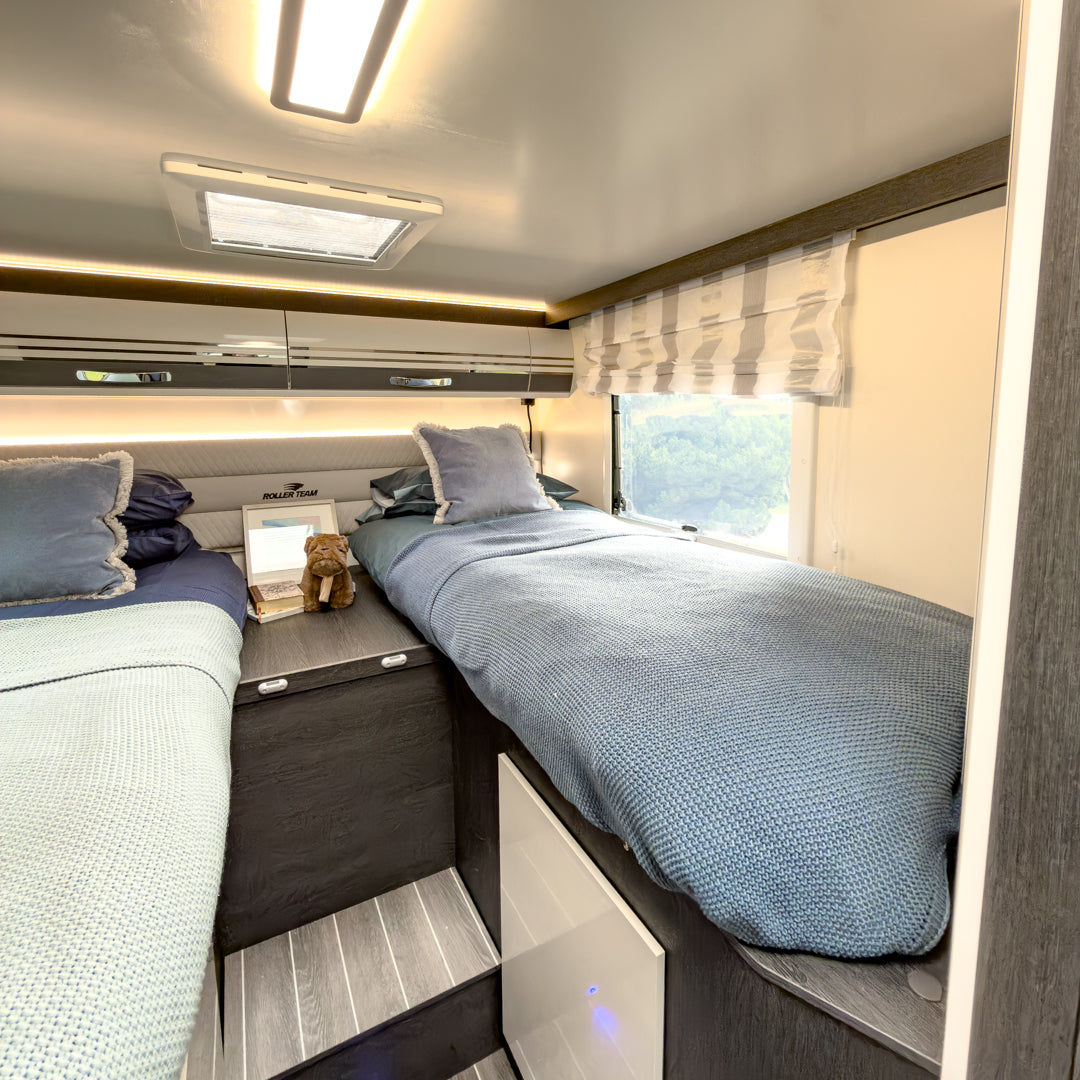 BRAND NEW 4 berth Roller Team Zefiro 685