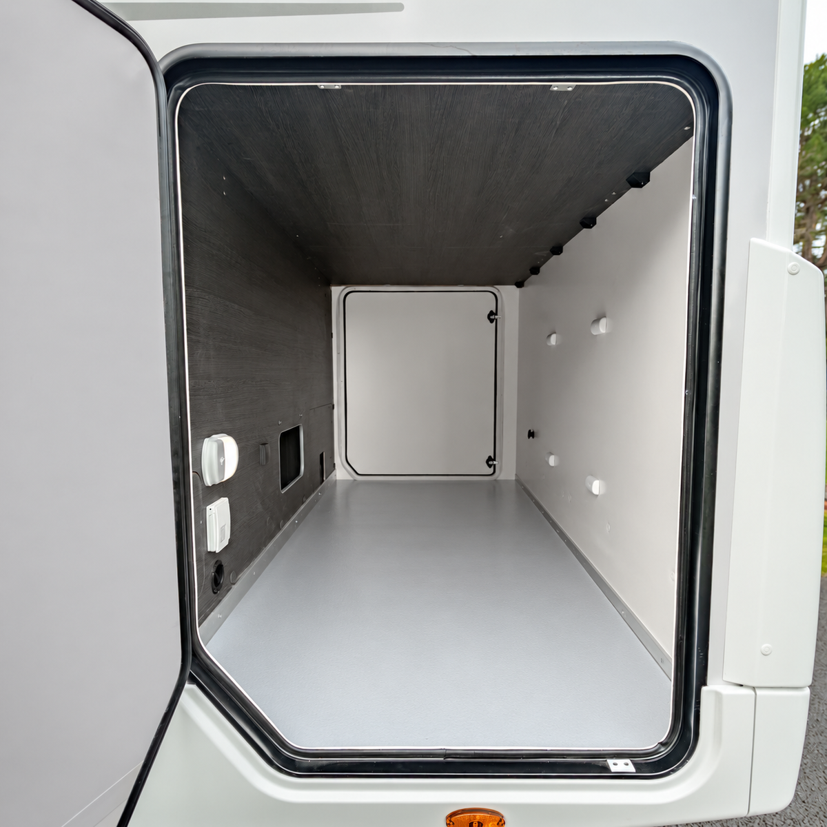 BRAND NEW 4 berth Roller Team Zefiro 685