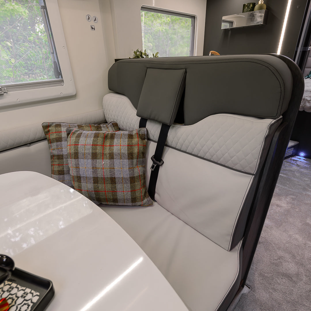 NEW AUTOMATIC Roller Team Zefiro 696 4 berth motorhome