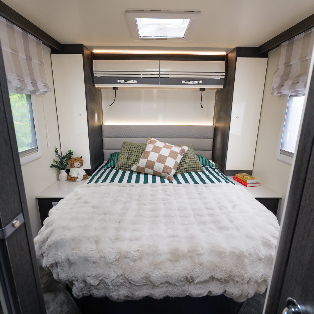 NEW AUTOMATIC Roller Team Zefiro 696 4 berth motorhome