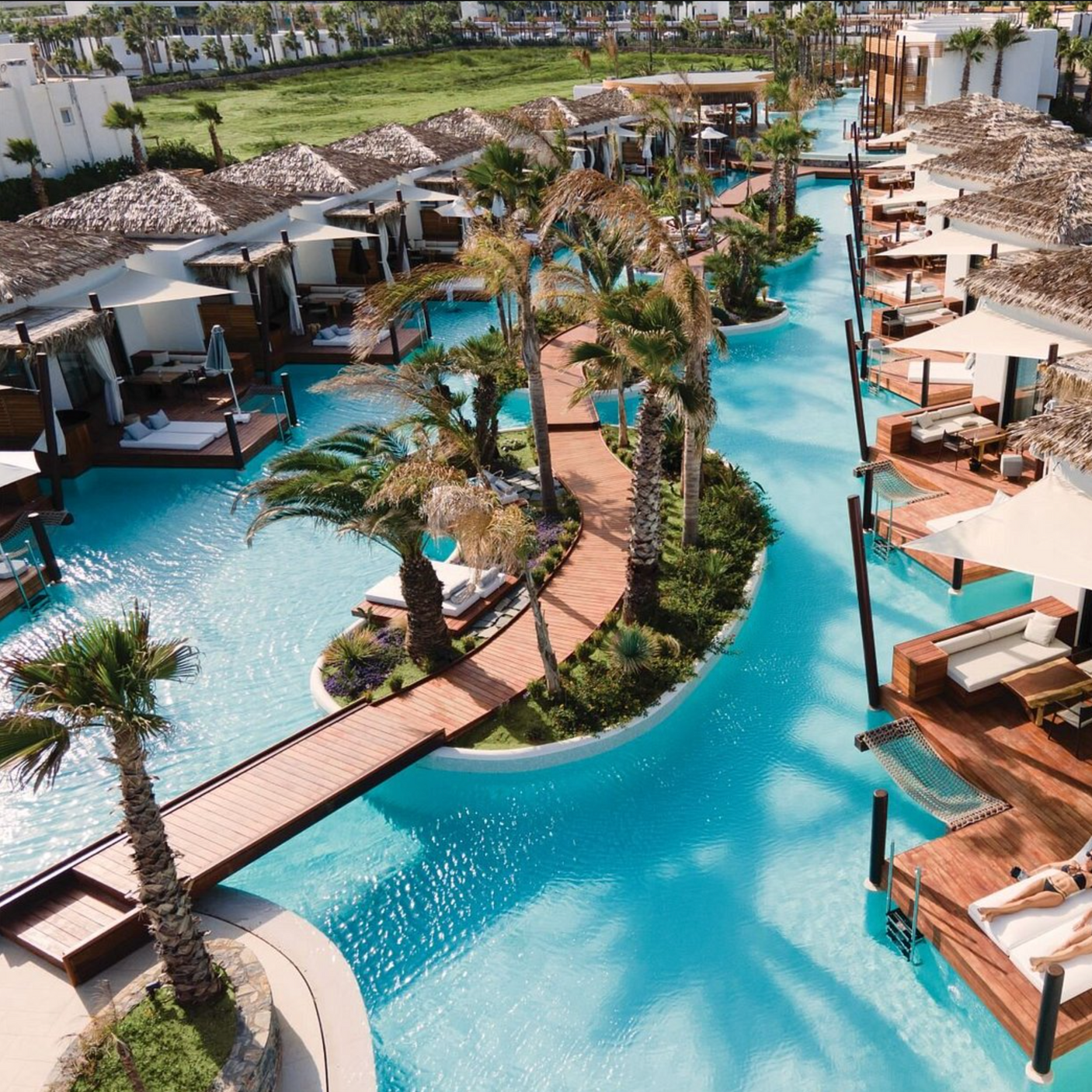 All inclusive 7 Night 5* Stella Island Stay – Overwater Bungalow + Jacuzzi + £1,000 Cash