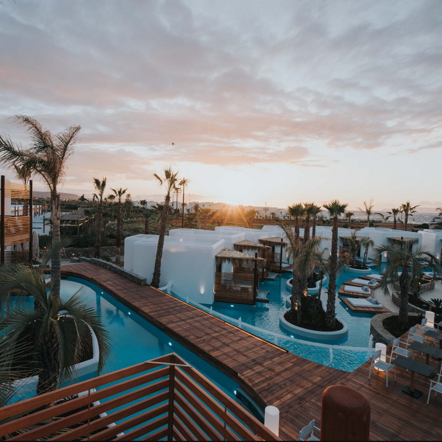All inclusive 7 Night 5* Stella Island Stay – Overwater Bungalow + Jacuzzi + £1,000 Cash