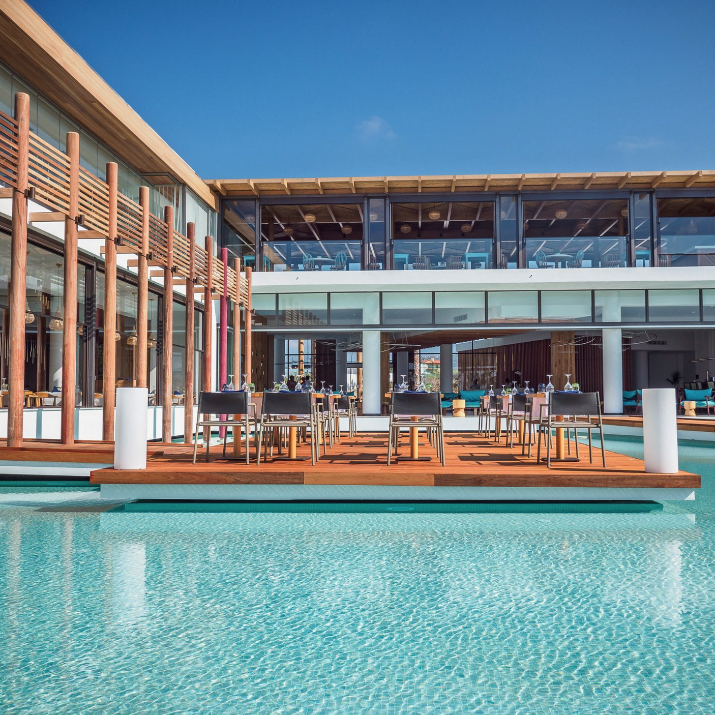 All inclusive 7 Night 5* Stella Island Stay – Overwater Bungalow + Jacuzzi + £1,000 Cash