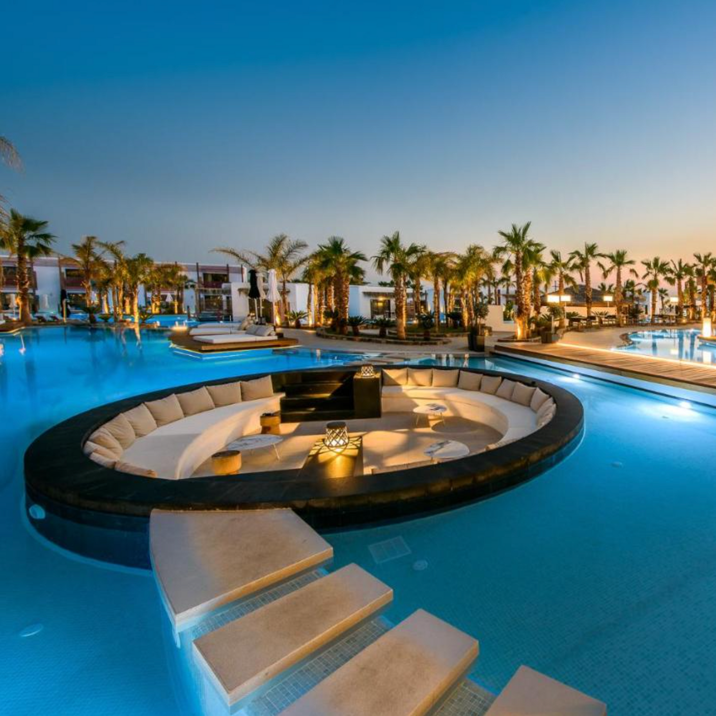 All inclusive 7 Night 5* Stella Island Stay – Overwater Bungalow + Jacuzzi + £1,000 Cash