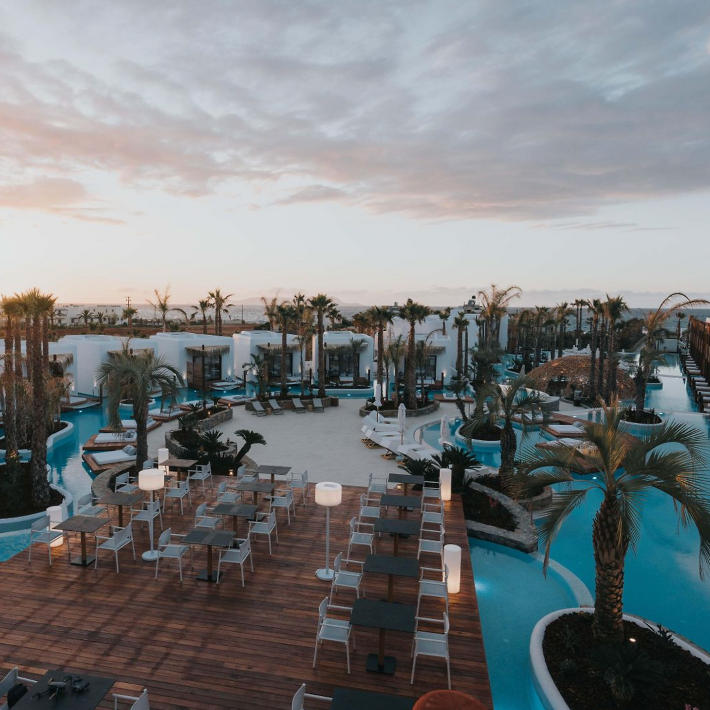 All inclusive 7 Night 5* Stella Island Stay – Overwater Bungalow + Jacuzzi + £1,000 Cash