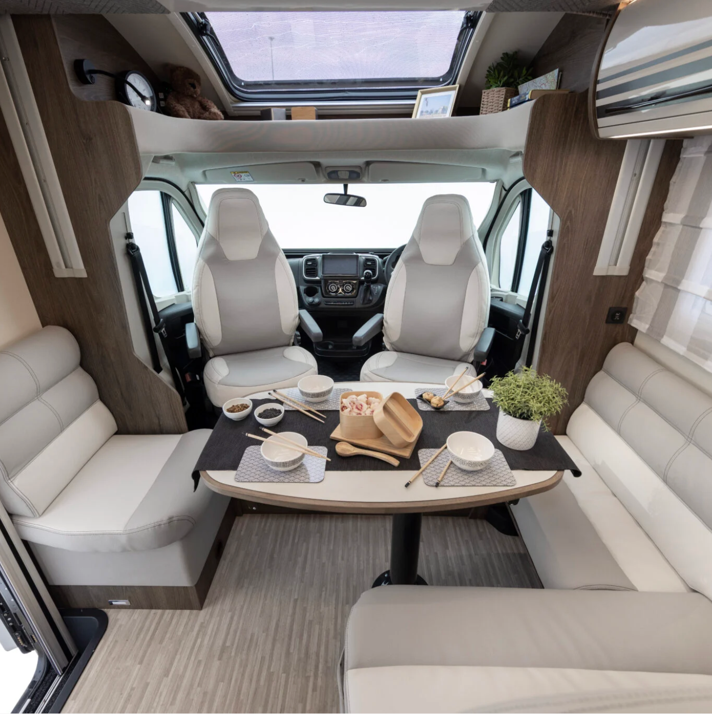 BRAND NEW: 2026 4 berth Automatic Roller Team T-Line 700