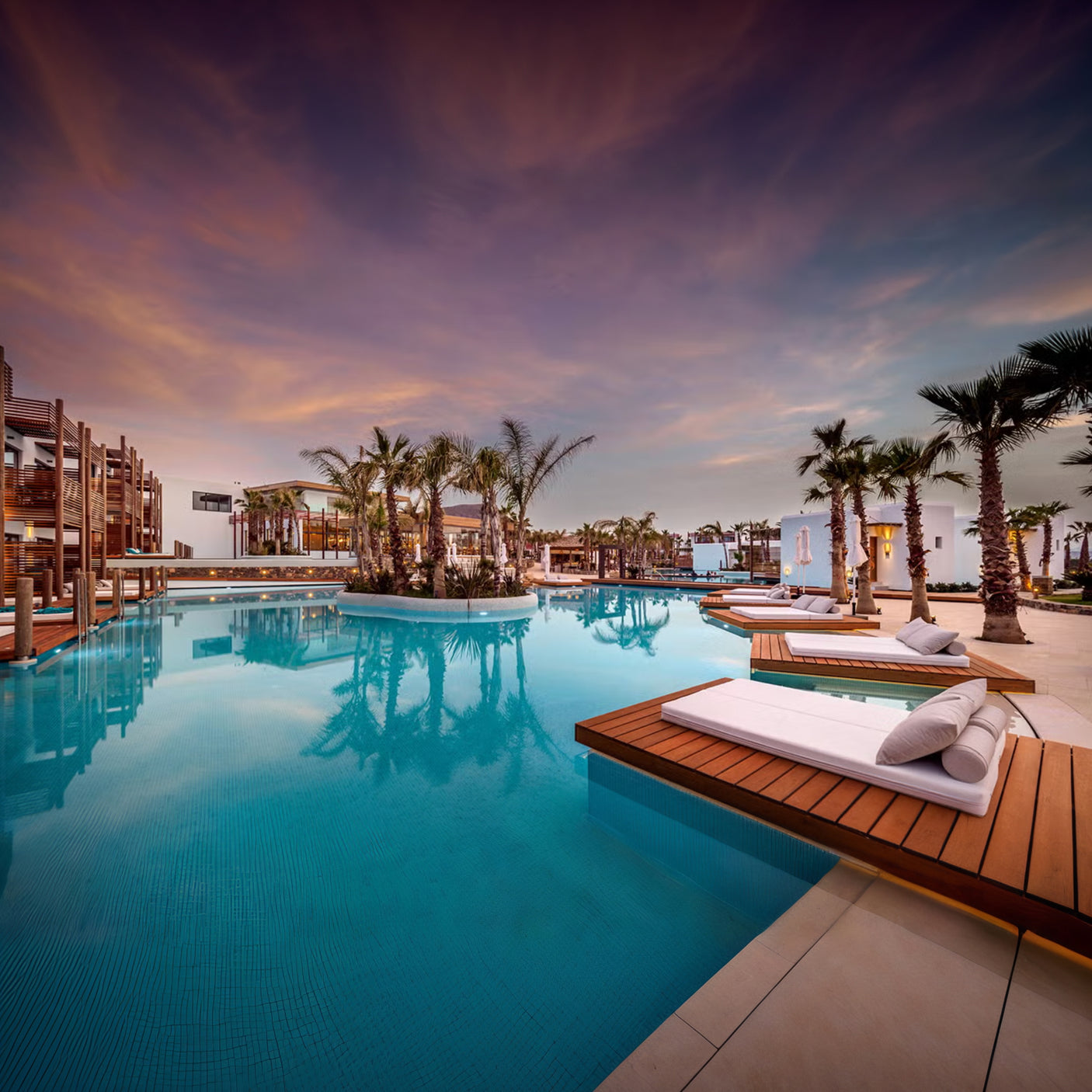 All inclusive 7 Night 5* Stella Island Stay – Overwater Bungalow + Jacuzzi + £1,000 Cash