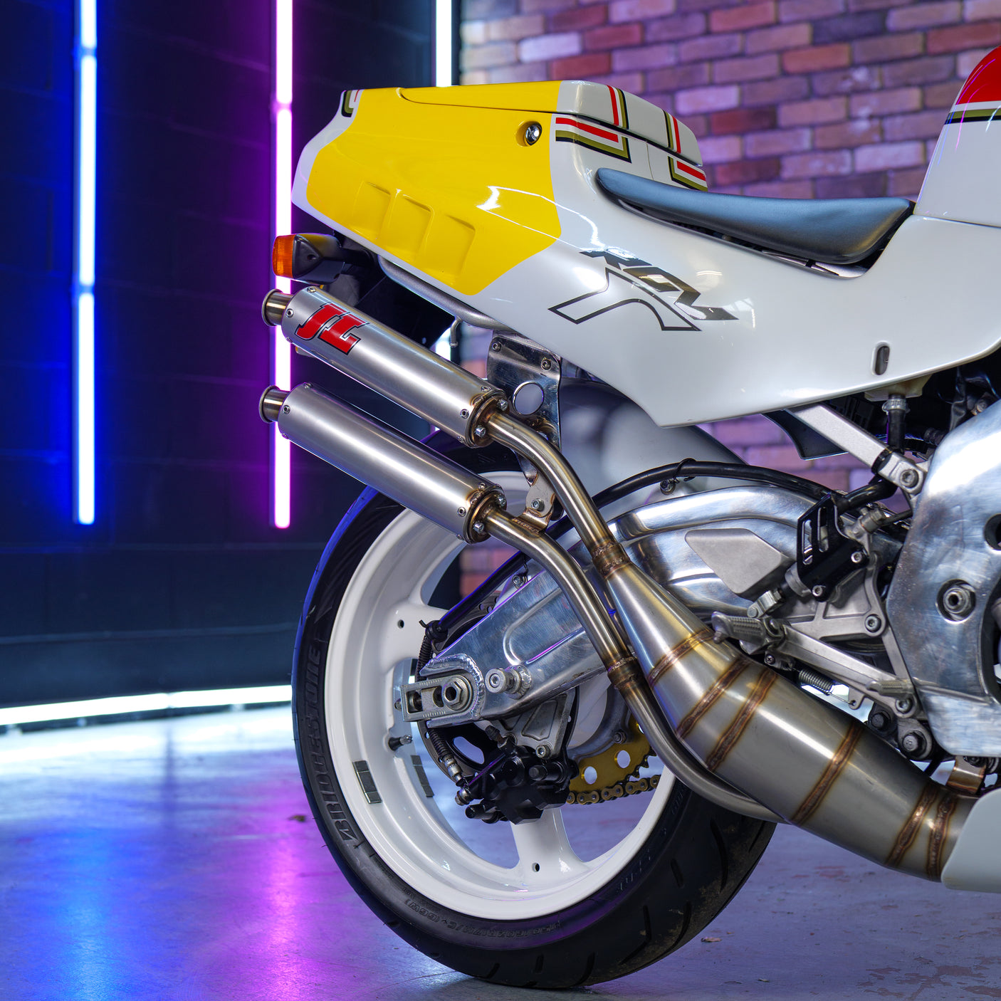 1992 SUZUKI RGV250 LUCKY STRIKE RACE REP