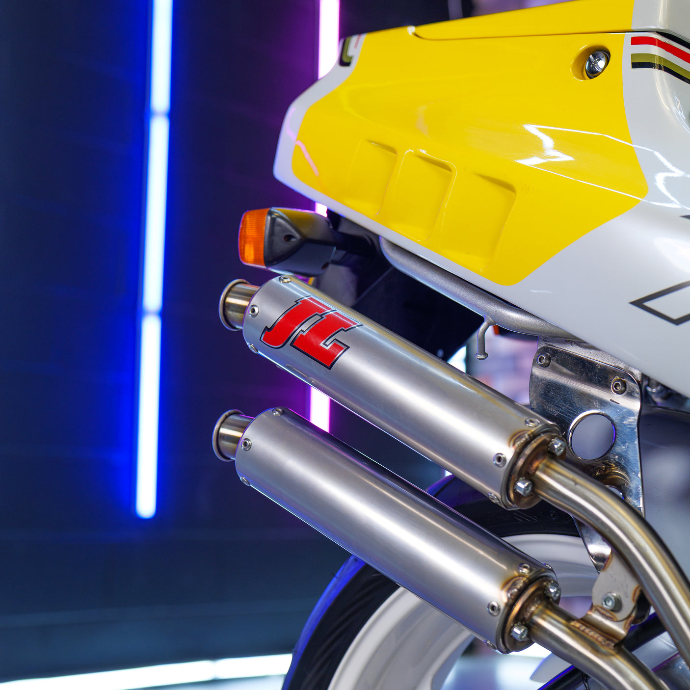 1992 SUZUKI RGV250 LUCKY STRIKE RACE REP