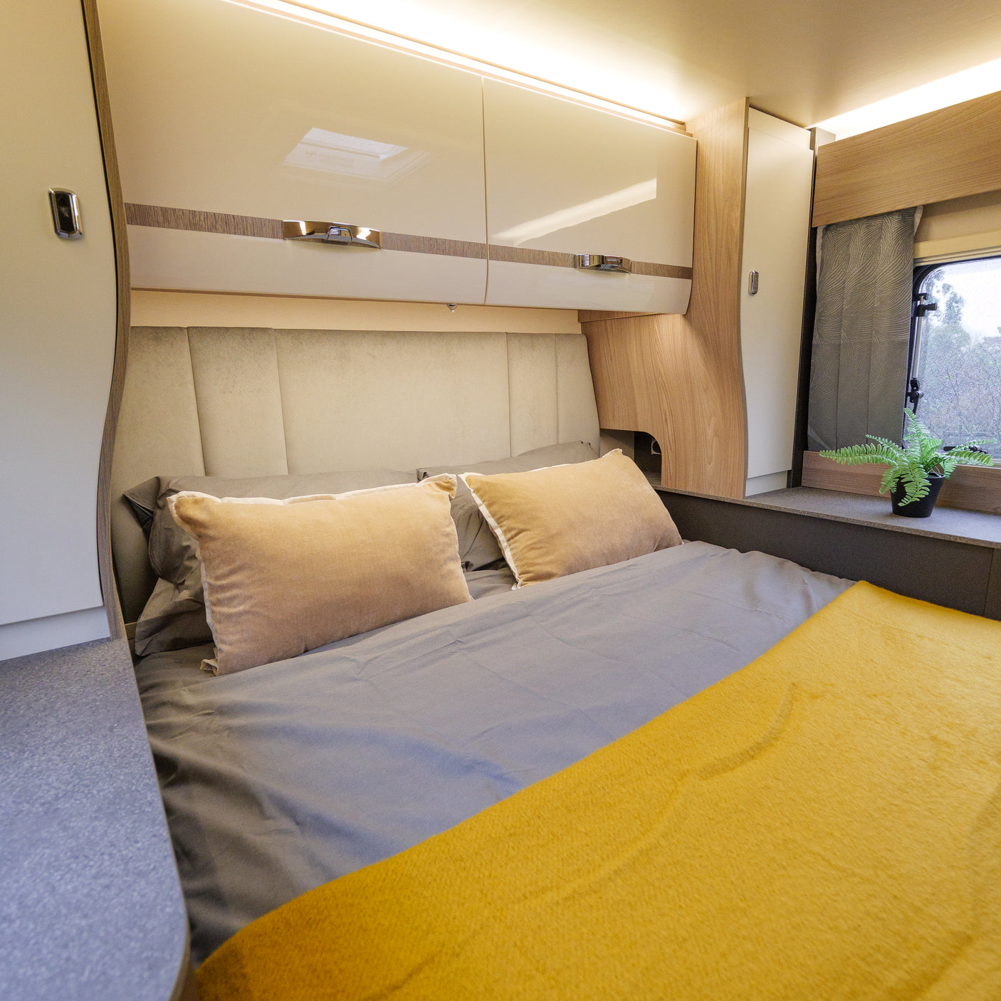 BRAND NEW: 4 berth Swift Voyager 594