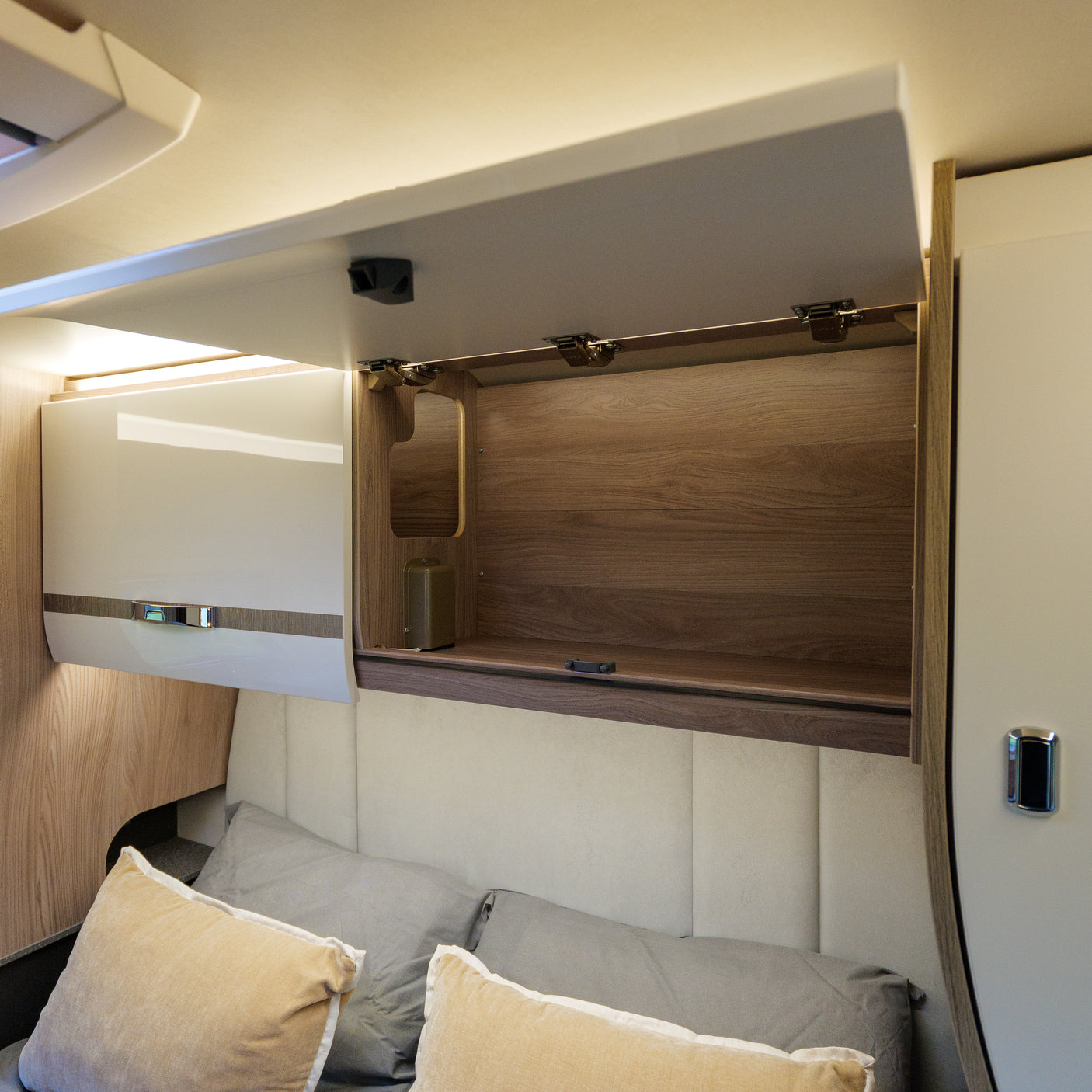 BRAND NEW: 4 berth Swift Voyager 594