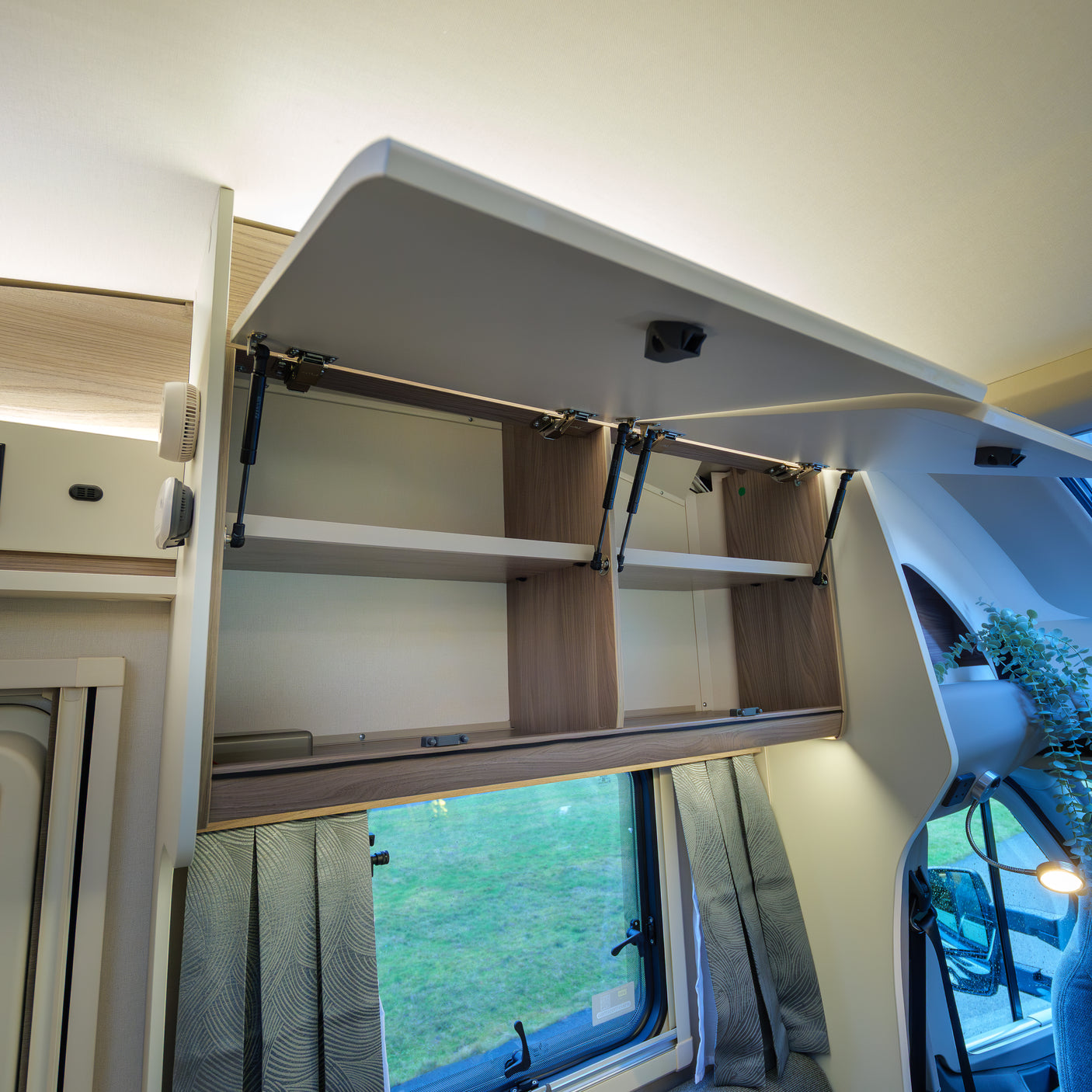 BRAND NEW: 4 berth Swift Voyager 594