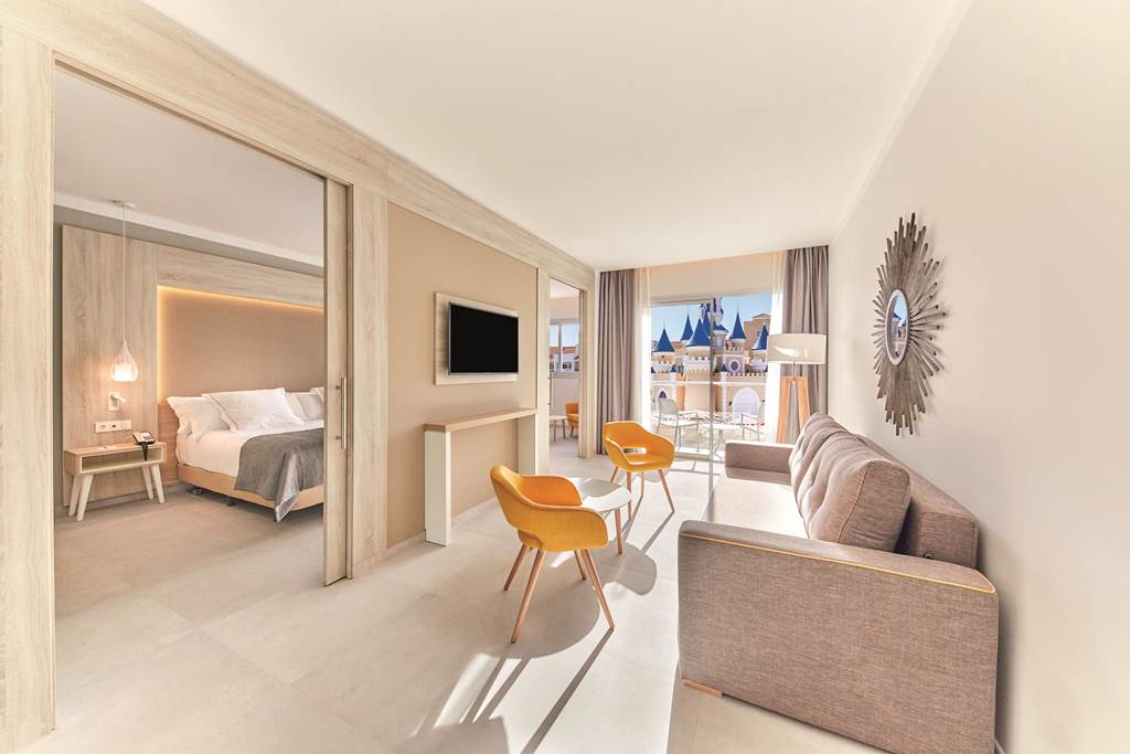 7 Night 5* All Inclusive Tenerife Holiday for 4 & £2,000