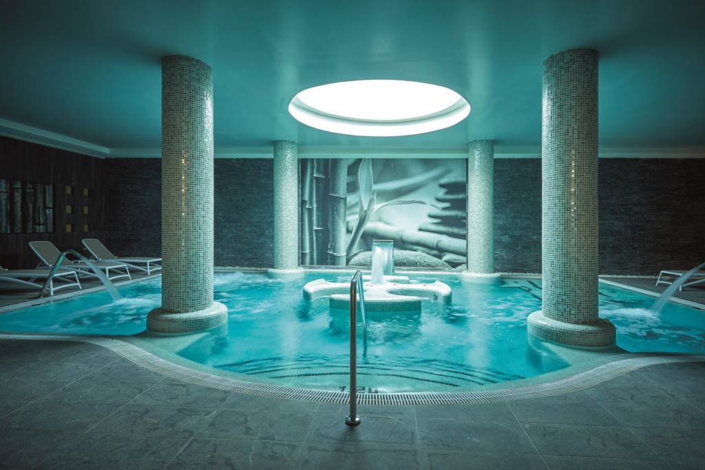7 Night 5* All Inclusive Tenerife Holiday for 4 & £2,000