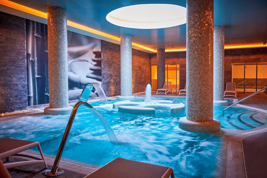 7 Night 5* All Inclusive Tenerife Holiday for 4 & £2,000