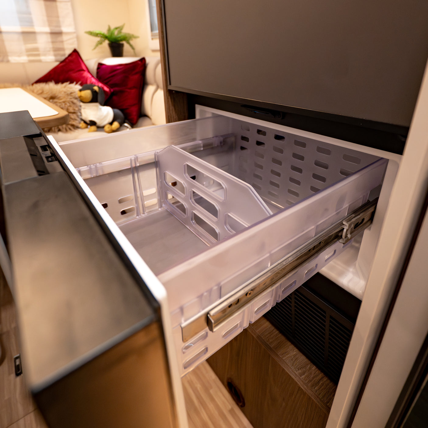 BRAND NEW: 2026 4 berth Automatic Roller Team T-Line 700