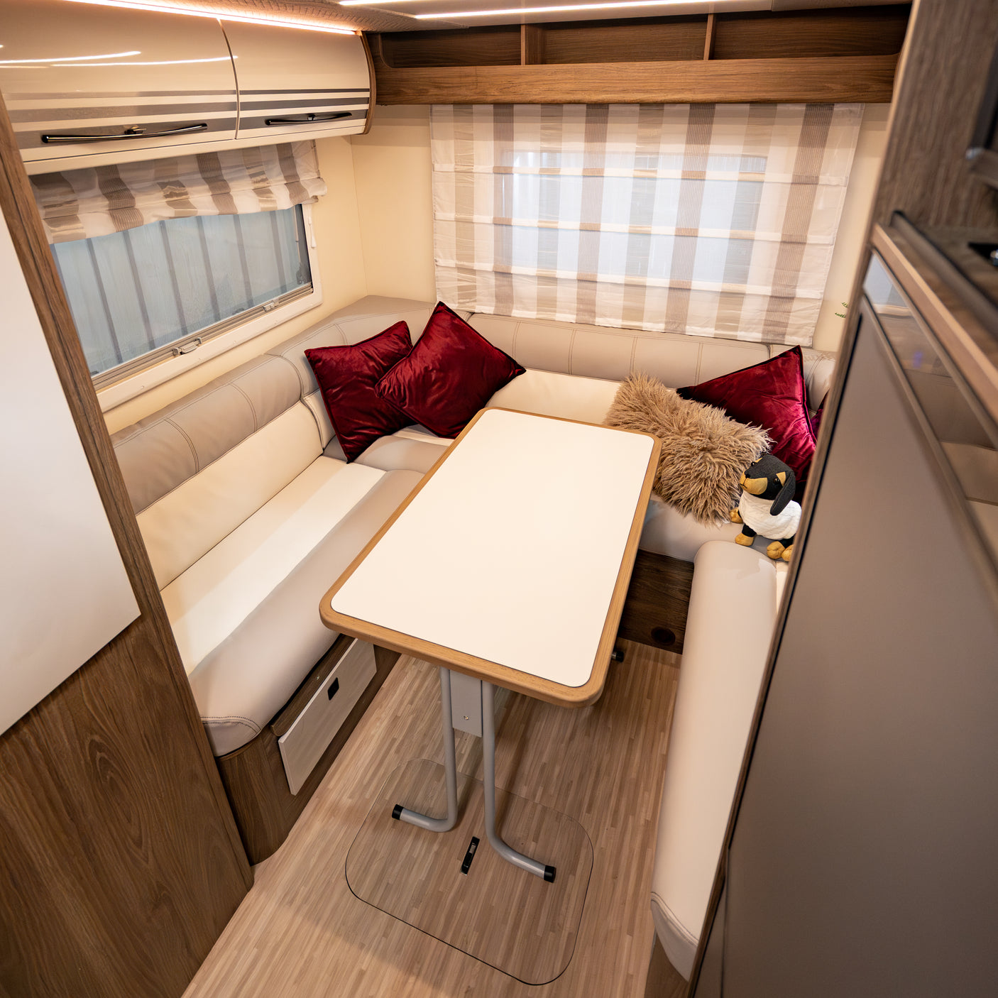 BRAND NEW: 2026 4 berth Automatic Roller Team T-Line 700