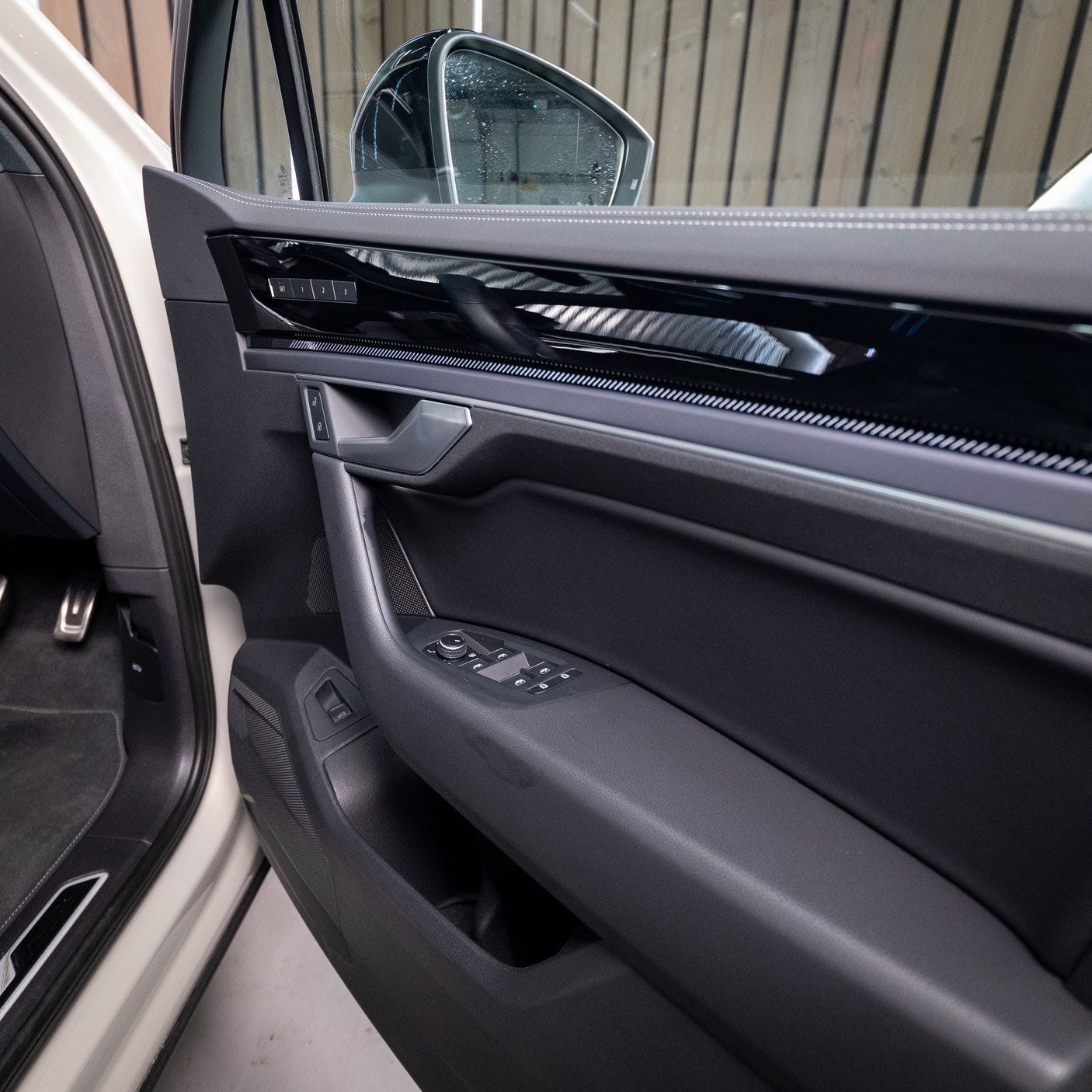 2025 VW Touareg Black Edition