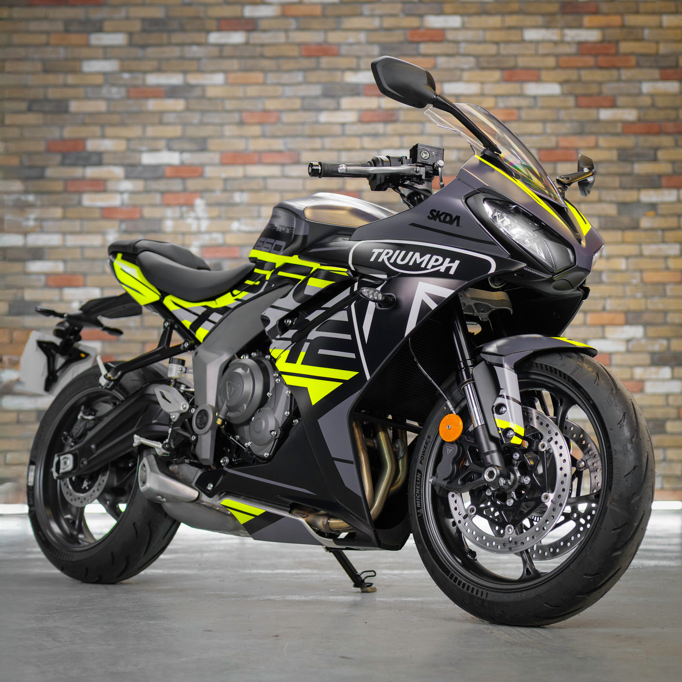 Fast Friday: Brand New Triumph Daytona 660 Moto 2 Livery + £1000 cash