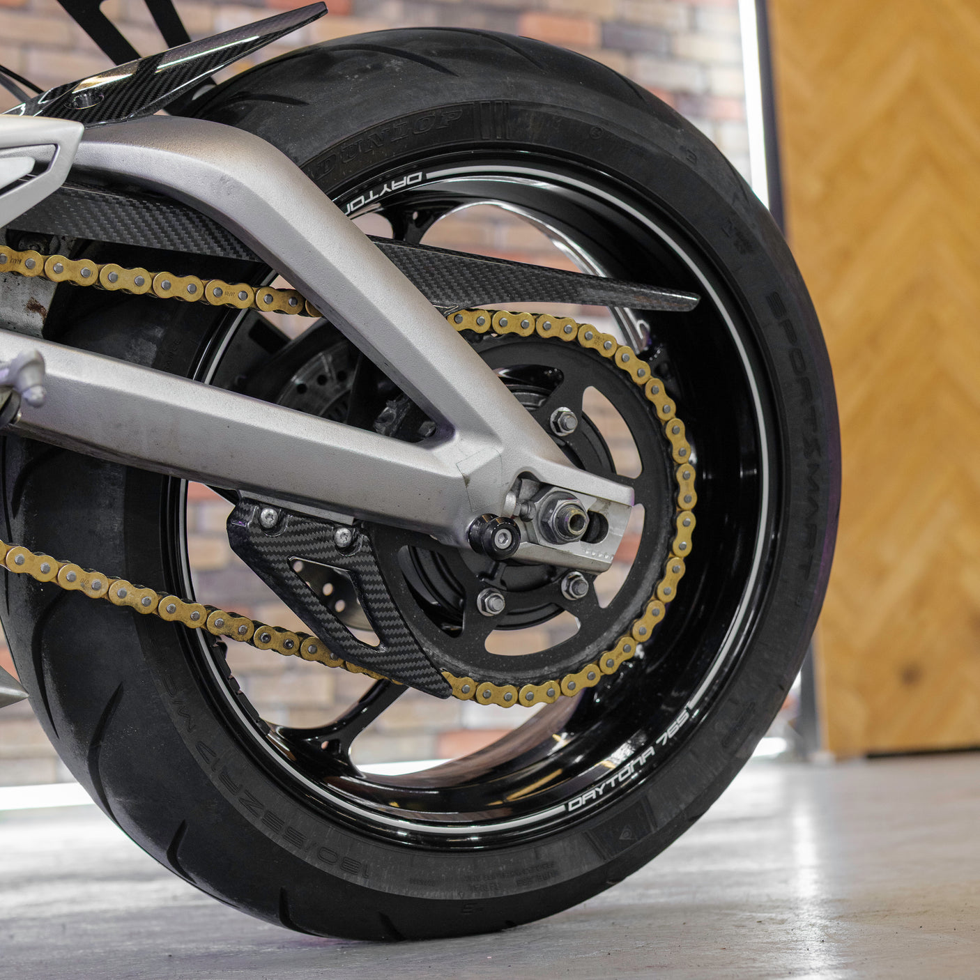 FAST FRIDAY: Carbon TRIUMPH DAYTONA MOTO2 765