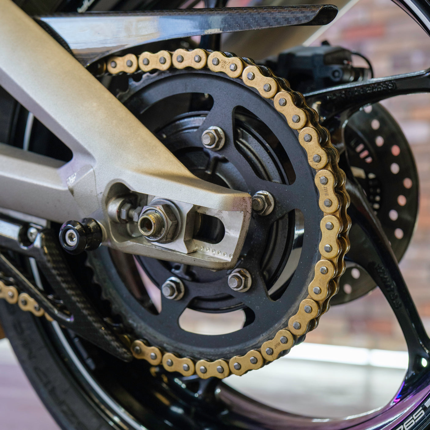 FAST FRIDAY: Carbon TRIUMPH DAYTONA MOTO2 765