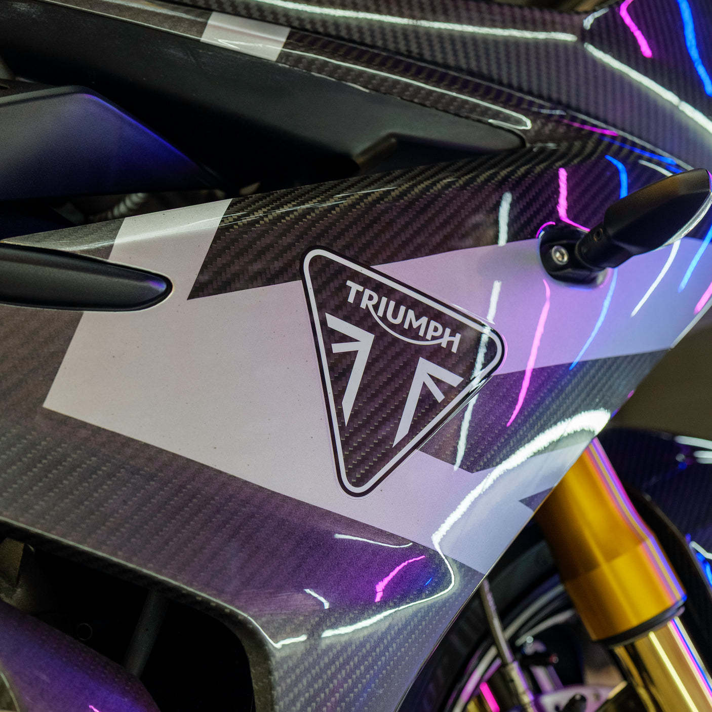 FAST FRIDAY: Carbon TRIUMPH DAYTONA MOTO2 765