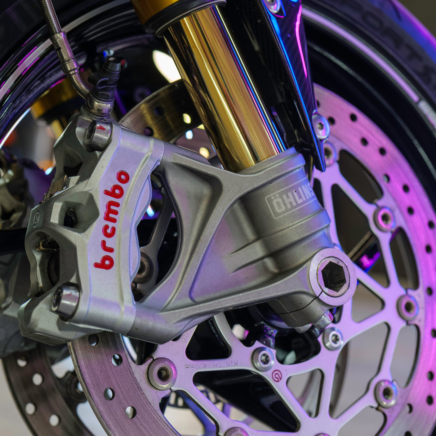 FAST FRIDAY: Carbon TRIUMPH DAYTONA MOTO2 765