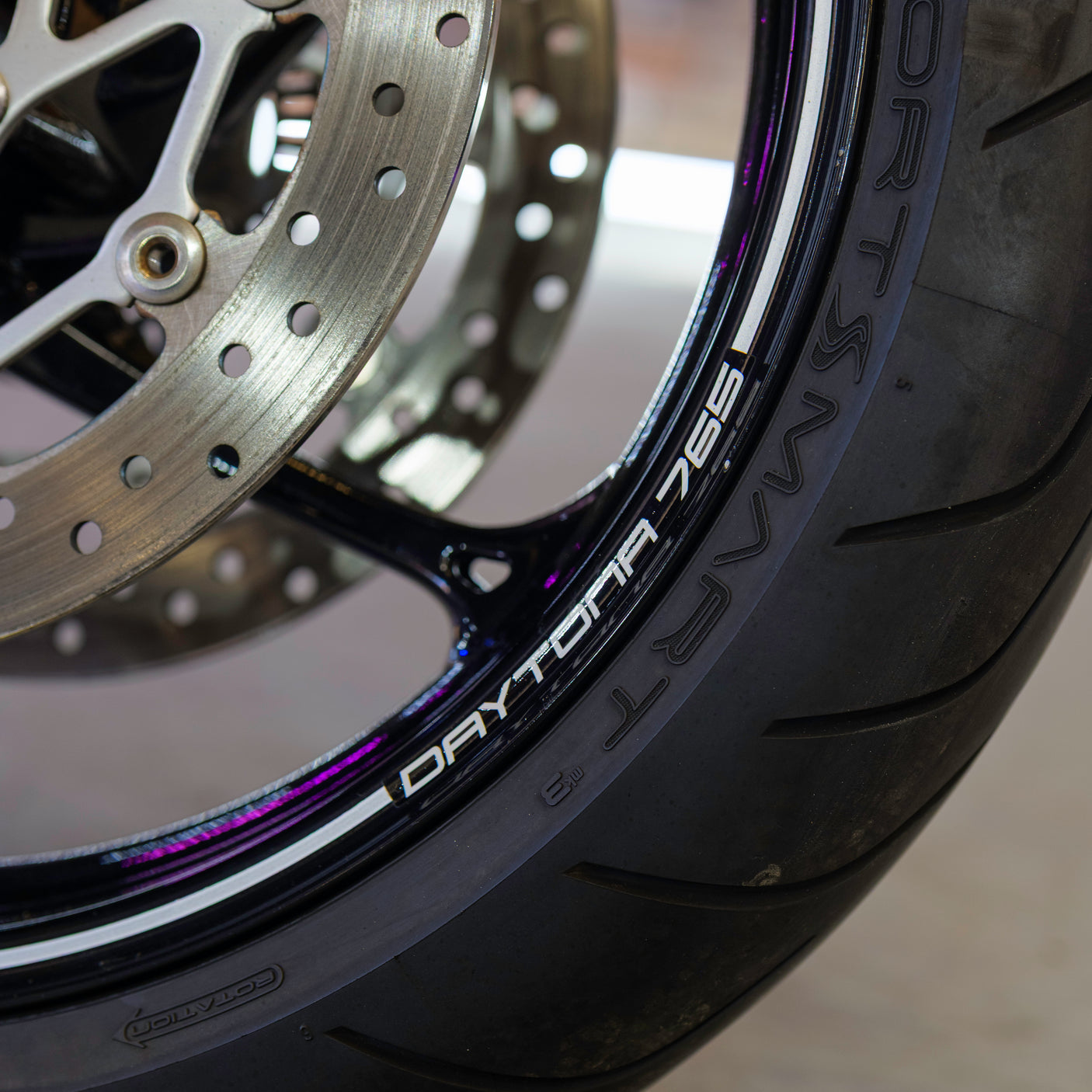 FAST FRIDAY: Carbon TRIUMPH DAYTONA MOTO2 765