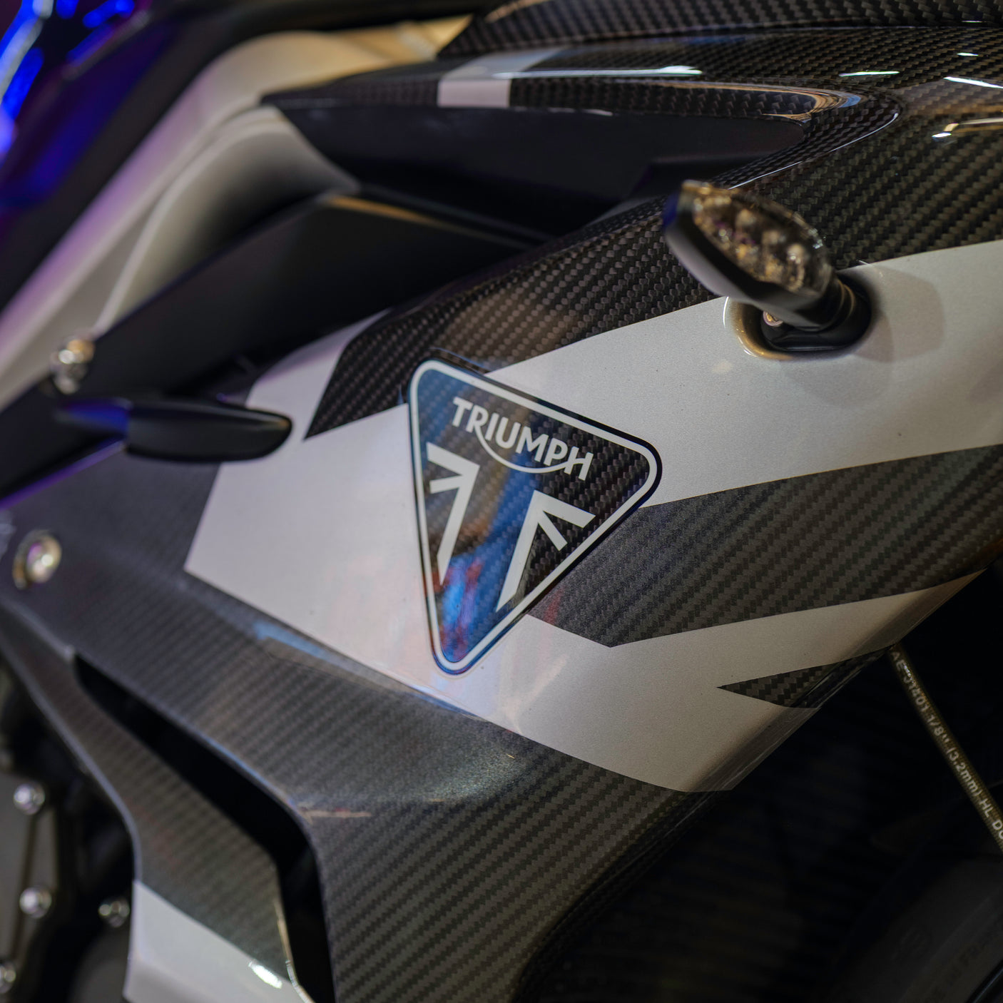 FAST FRIDAY: Carbon TRIUMPH DAYTONA MOTO2 765