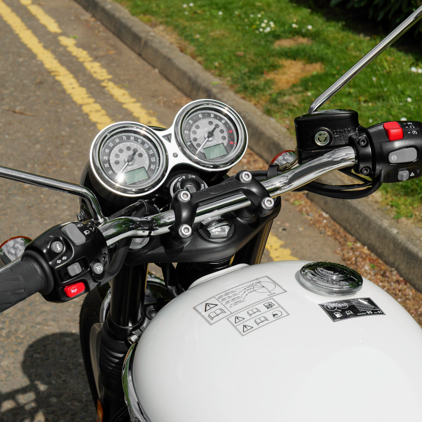 BRAND NEW 2025 Triumph T120 Bonneville + £1000