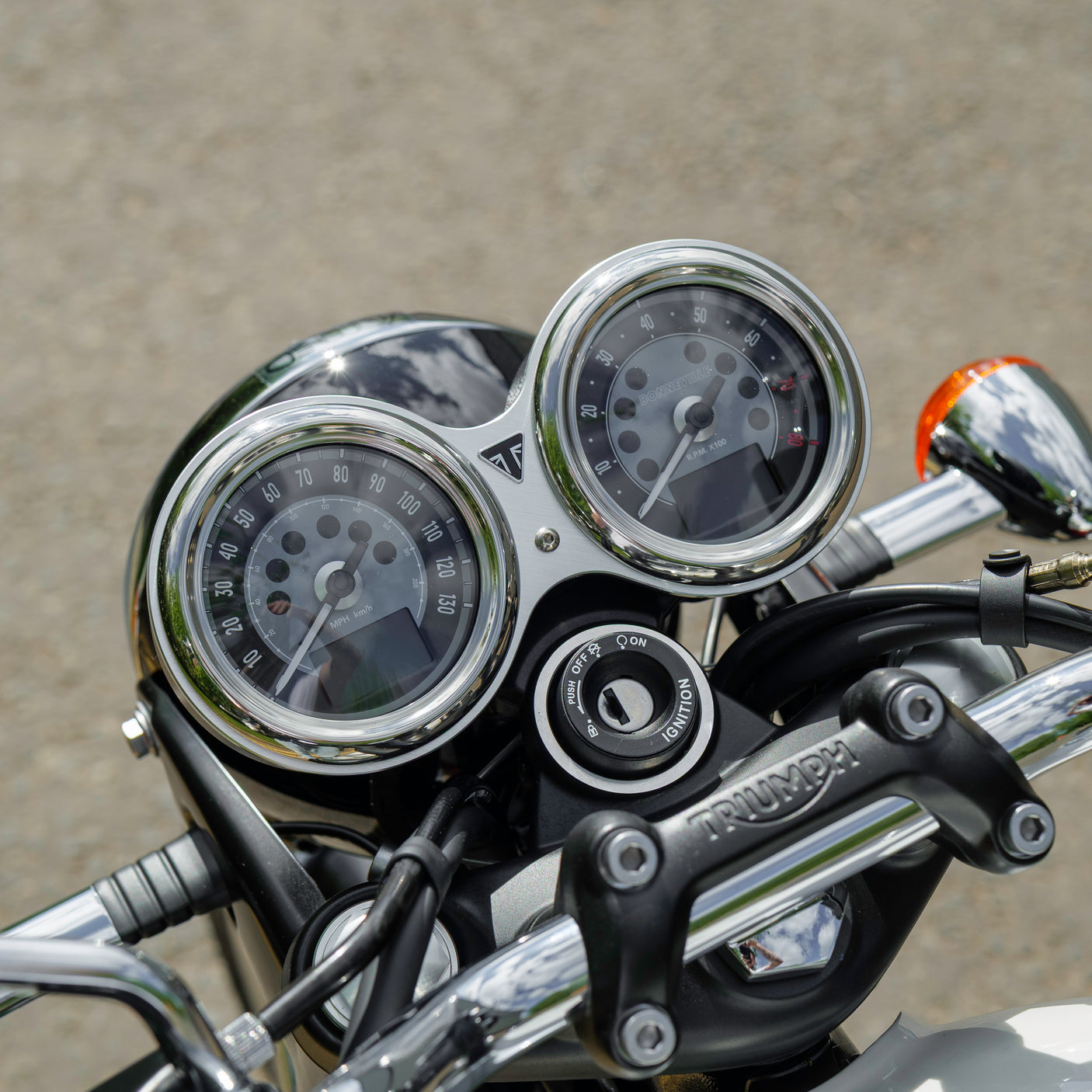 BRAND NEW 2025 Triumph T120 Bonneville + £1000