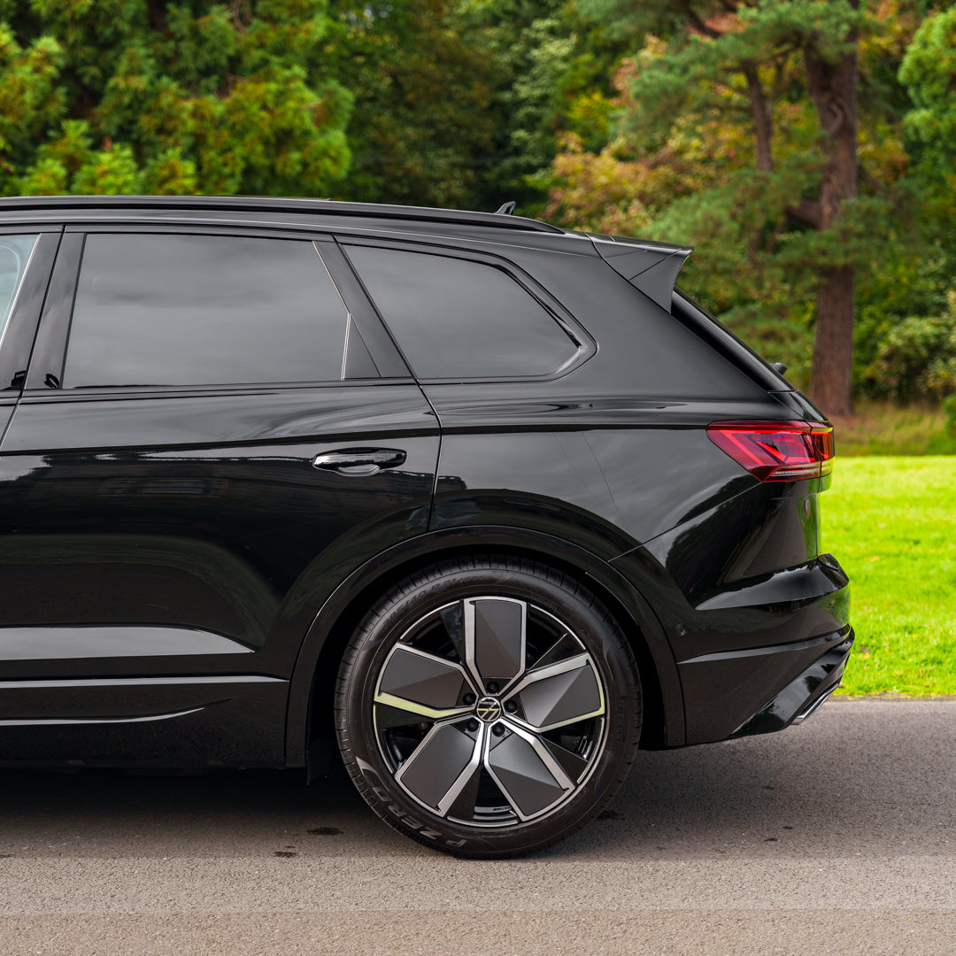 VW Touareg 3.0L V6 Black Edition