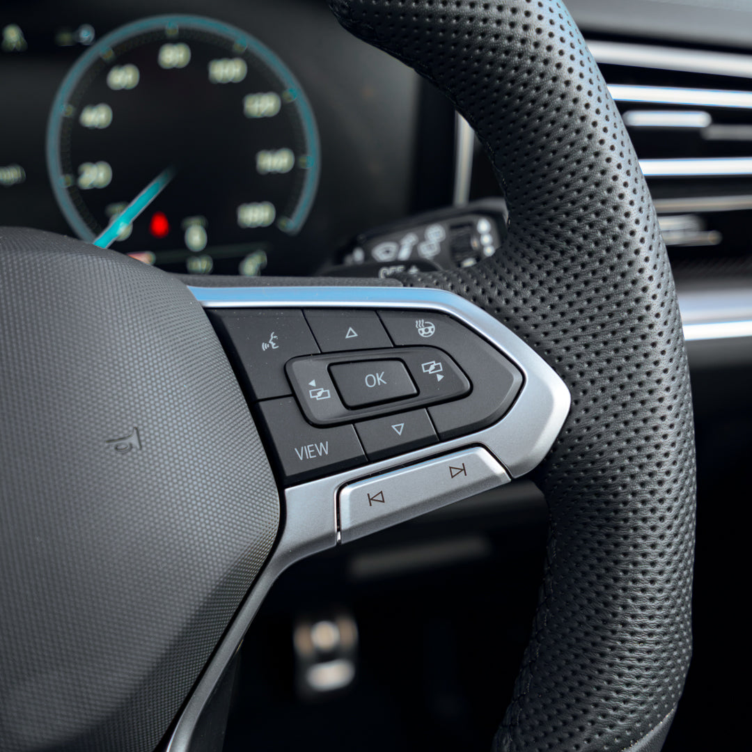 VW Touareg 3.0L V6 Black Edition