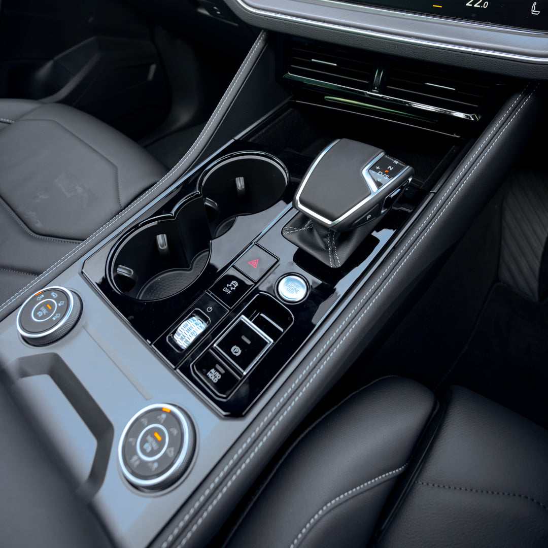 VW Touareg 3.0L V6 Black Edition