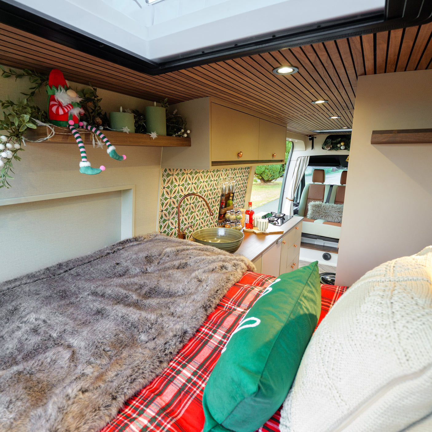 Vienna - 4 berth Automatic Custom Camper