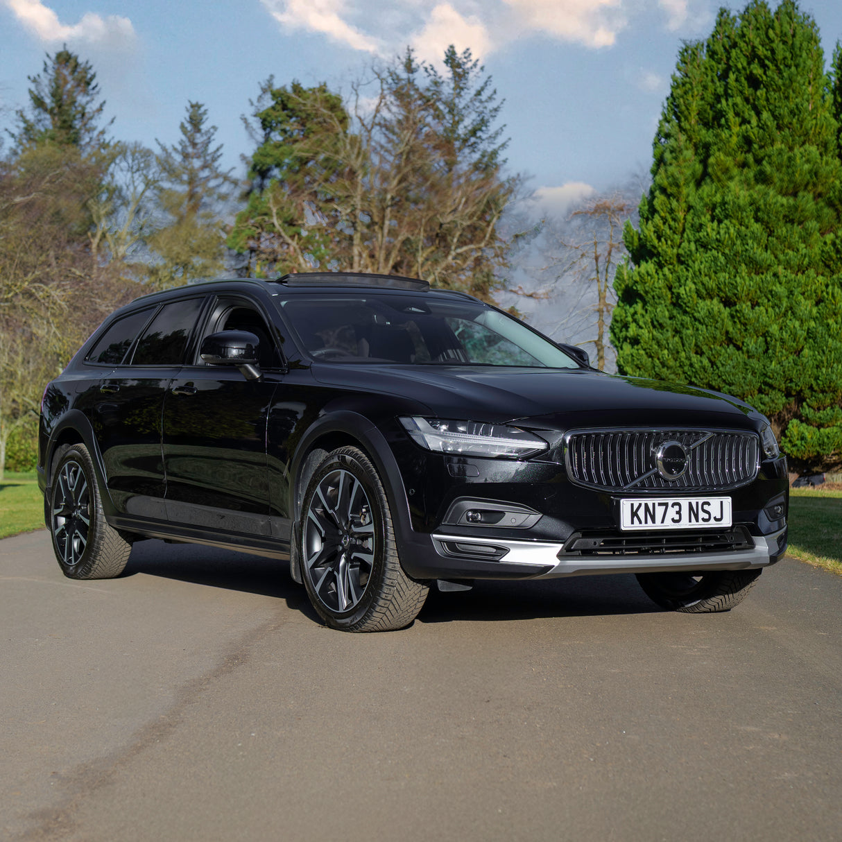 2023 Volvo V90 CrossCountry AWD B6 + £2000