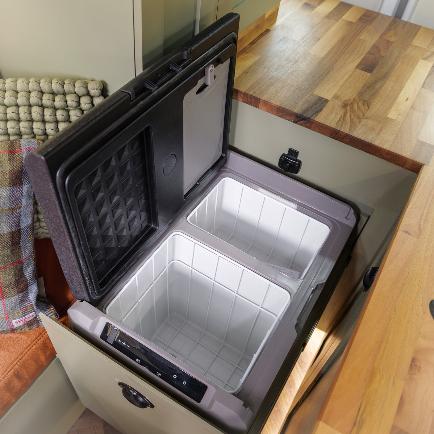 Noah: Automatic Off-Grid 4 berth Campervan + £5,000