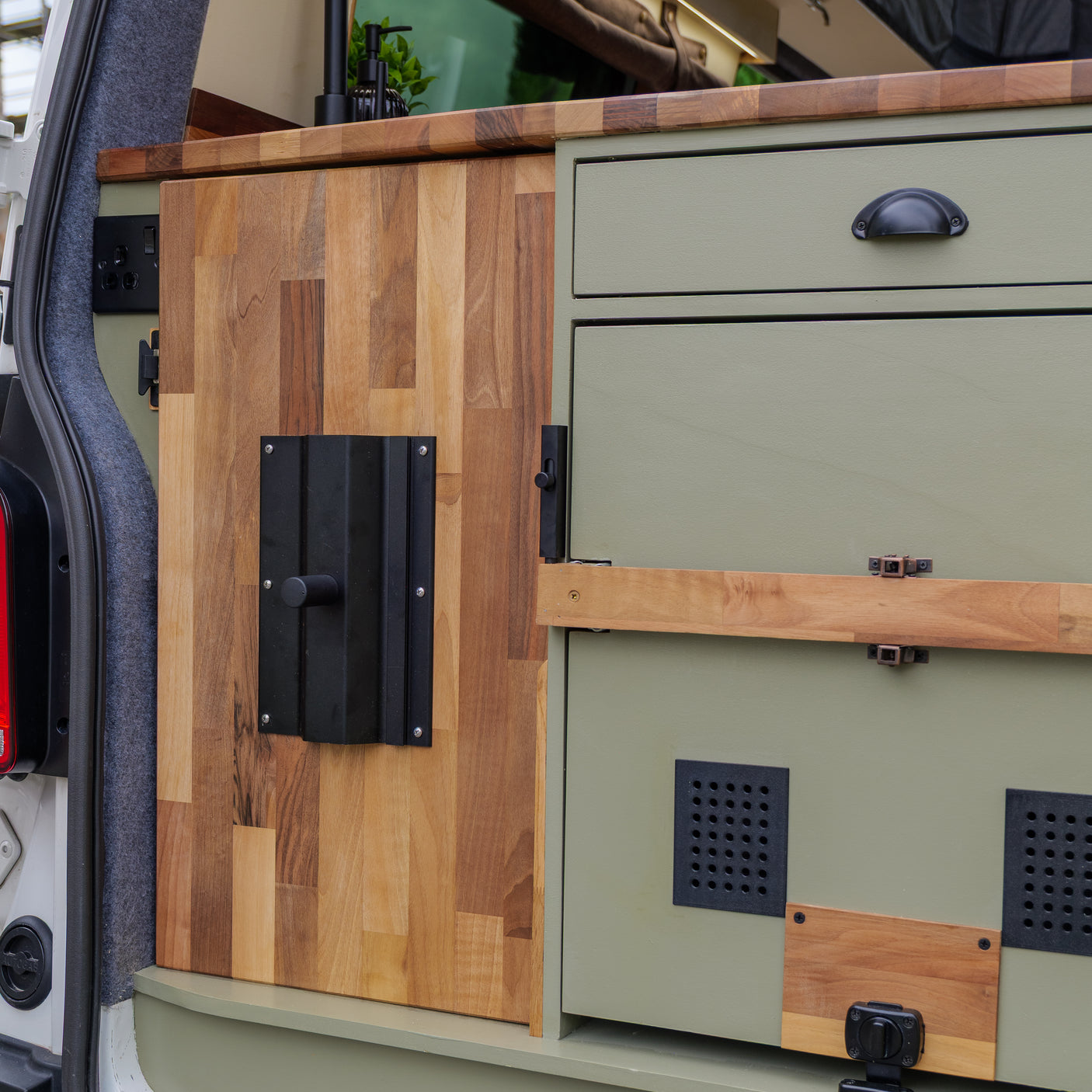 Noah: Automatic Off-Grid 4 berth Campervan + £5,000