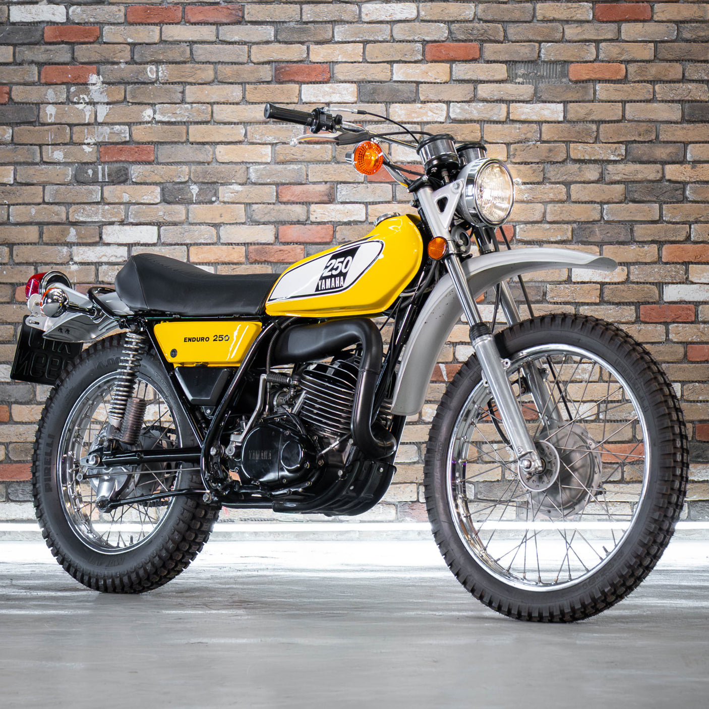 Restored 1974 Yamaha DT250 + £500 cash