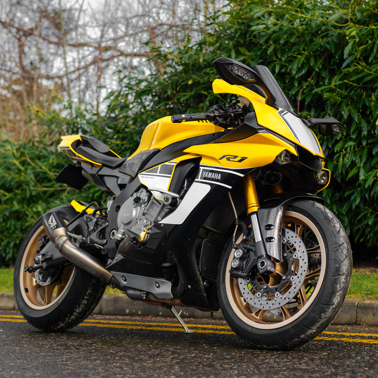 60th Anniversary Kenny Roberts Yamaha R1 + £1000