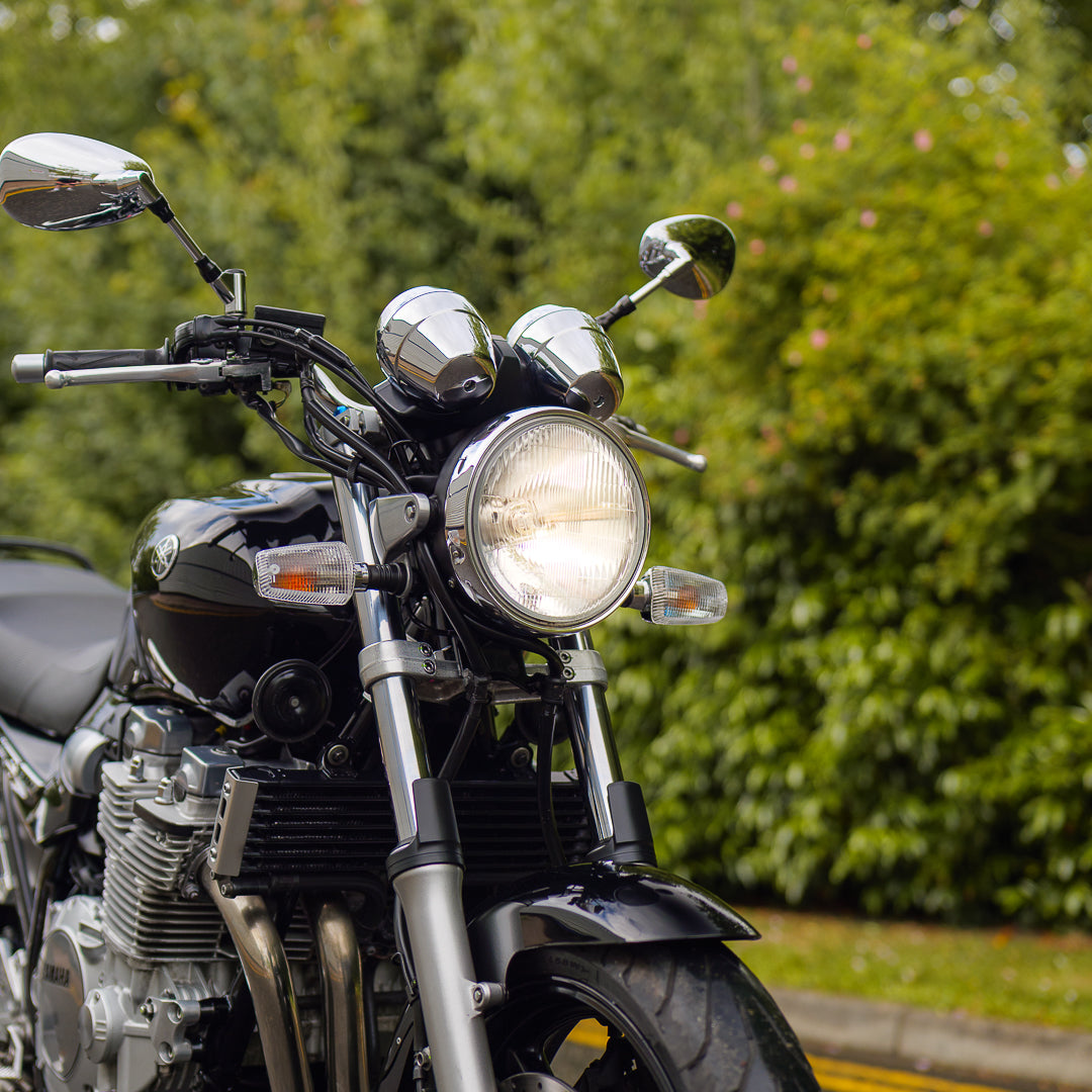 LOW MILEAGE 2010 Yamaha XJR 1300