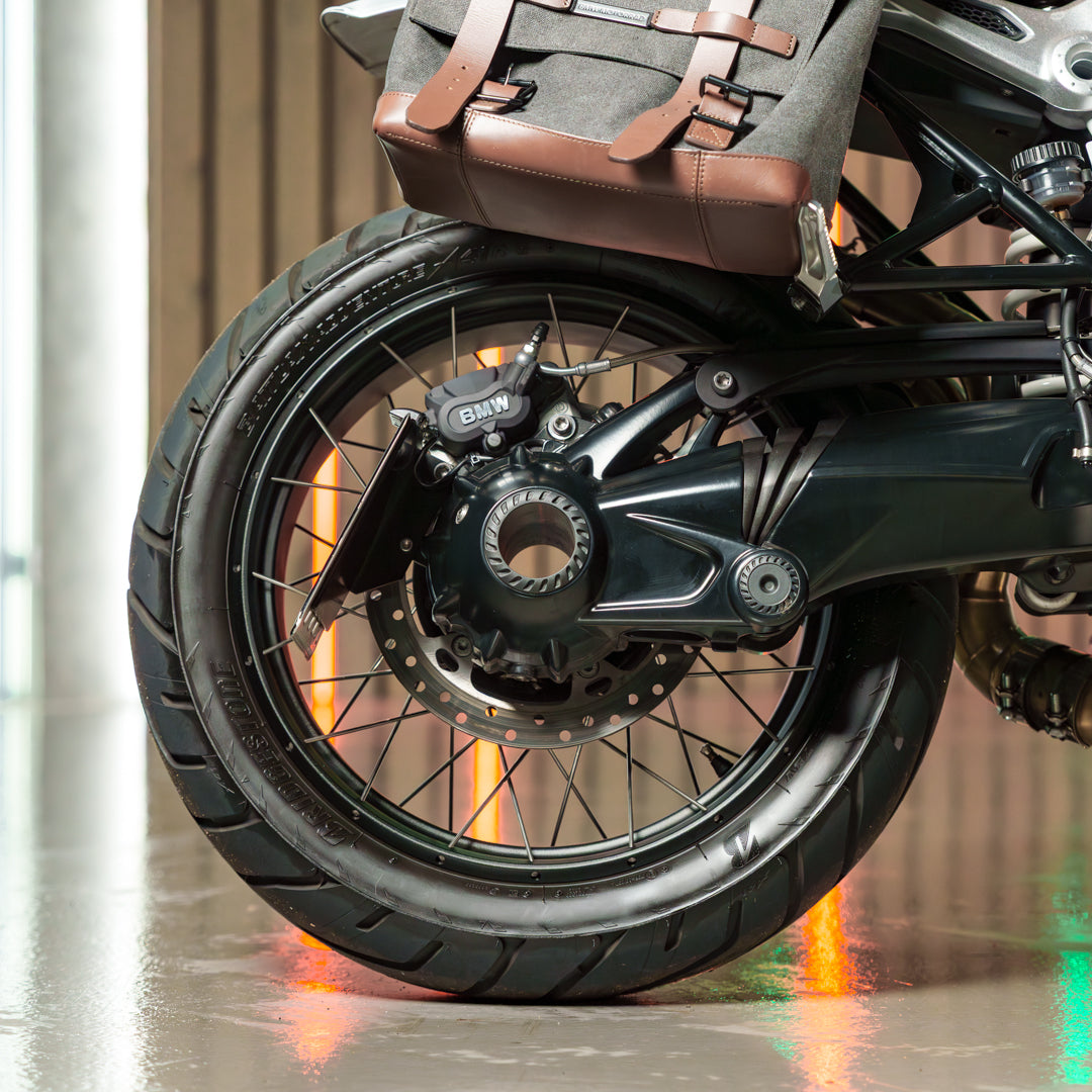 Custom BMW RnineT WITH UNIT GARAGE EXHAUST