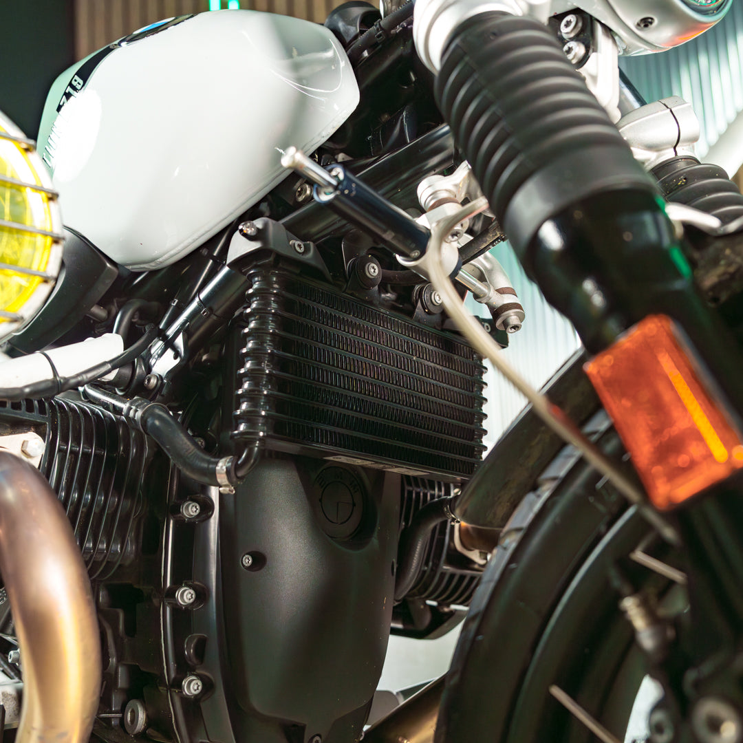 Custom BMW RnineT WITH UNIT GARAGE EXHAUST