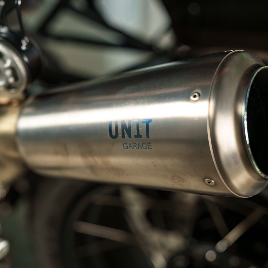 Custom BMW RnineT WITH UNIT GARAGE EXHAUST