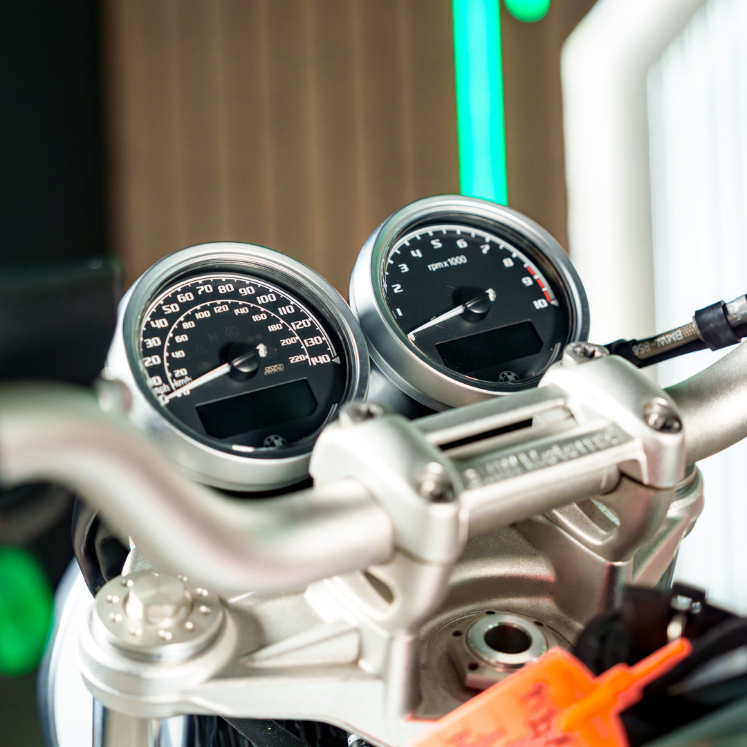 Custom BMW RnineT WITH UNIT GARAGE EXHAUST